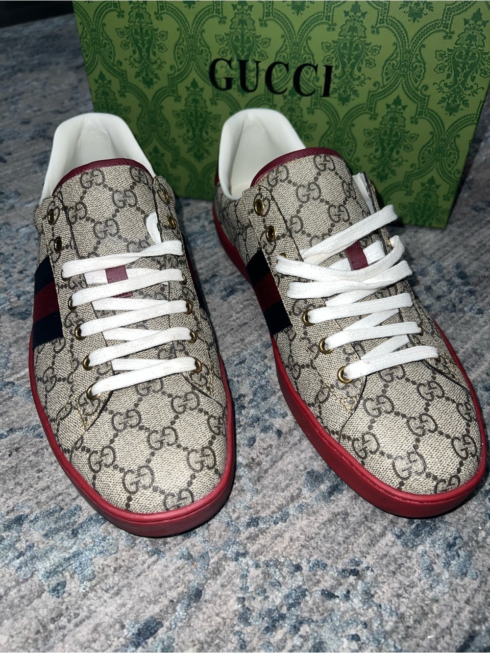 Gucci Beige GG Supreme Low-Top Sneakers with Red Trim